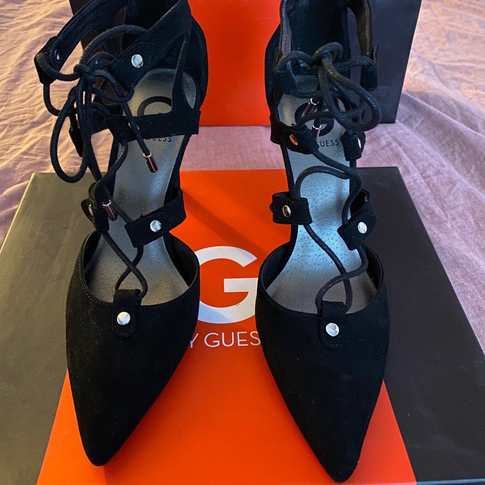 Krona women black suede pumps